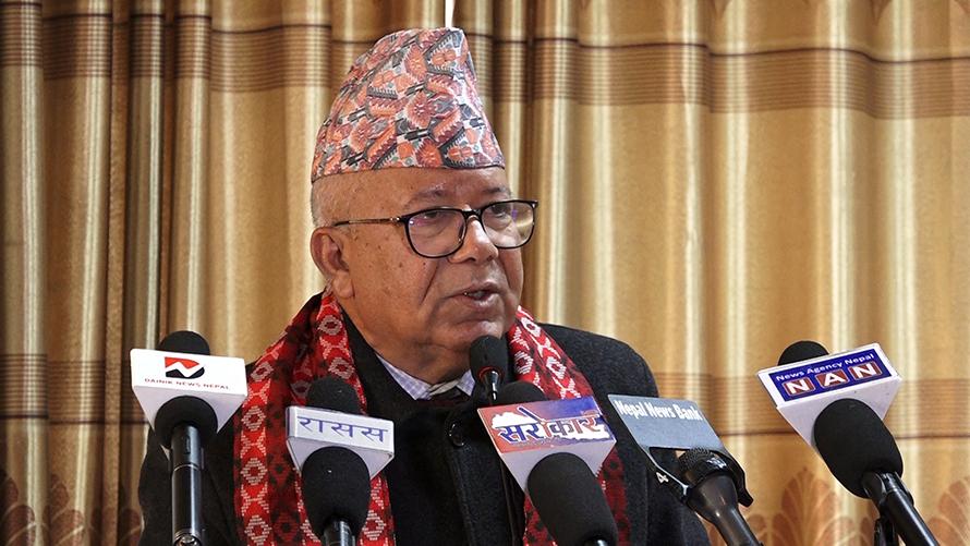 प्रधानमन्त्रीलाई विश्वासको मत दिन्छौँ : माधव नेपाल