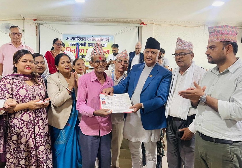 लालपुर्जा वितरणको कामलाई तीव्रताका साथ अघि बढाएका छाैँ : मुख्यमन्त्री आचार्य