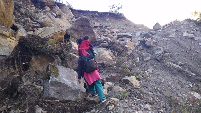 दुई सातादेखि सिमकोट-खार्पु सडक अवरुद्ध