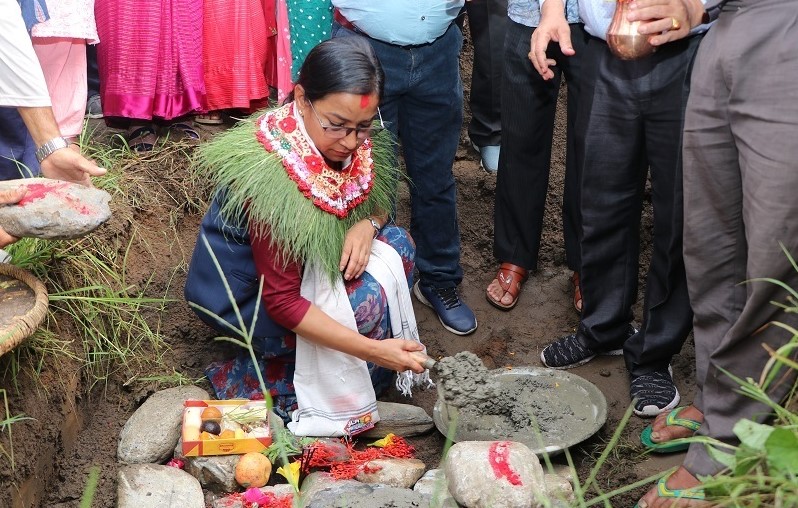 हाकिमचोक–सीतामाई सडकको मेयर दाहालद्धारा शिलान्यास