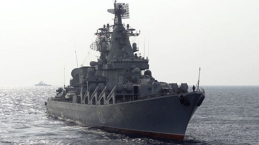 रुस-युक्रेन युद्ध : क्षतिग्रस्त रुसी पानीजहाज समुद्रमा डुब्यो