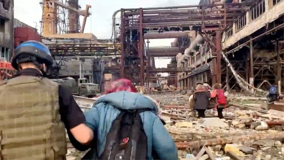 मारिउपोलमा फसेका दर्जनौँ नागरिकको उद्धार