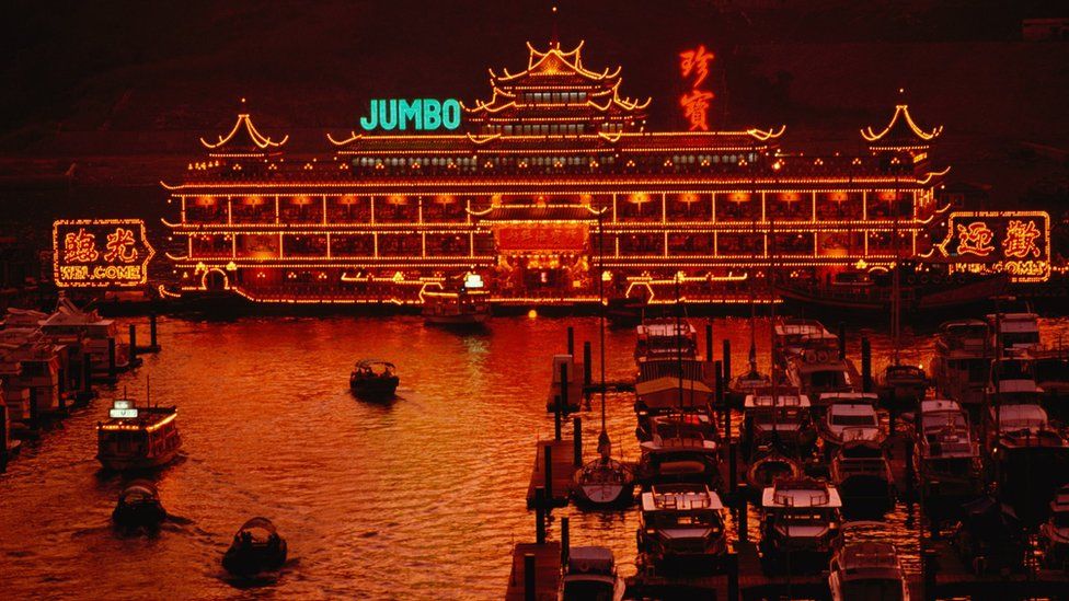 हङकङको पानीमाथि ‘तैरिरहने जम्बो रेस्टुरेन्ट’ दक्षिण चीन सागरमा डुब्यो