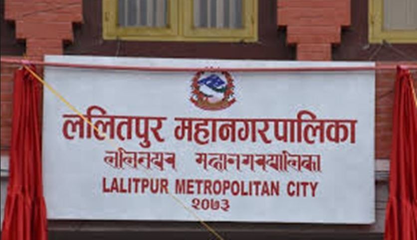 सडक अलपत्र पार्ने ठेकेदारलाई ललितपुर महानगरपालिकाले सोध्यो स्पष्टीकरण