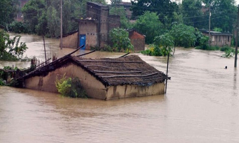 बेमौसमी बाढी र पहिरोले लियो ८८ जनाको ज्यान