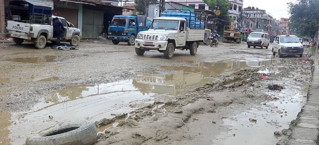 कालोपत्र गरेको दुई महिनामै भत्कियो सडक