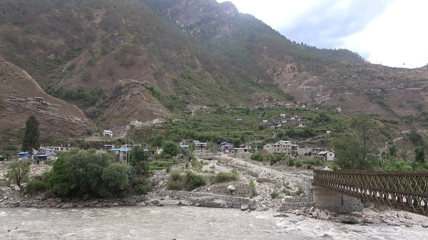 ‘पानी पर्‍यो भने रातभर निन्द्रा लाग्दैन, बच्चाहरू घर छोडेर जाऊँ भन्छन्, जाने ठाउँ छैन’