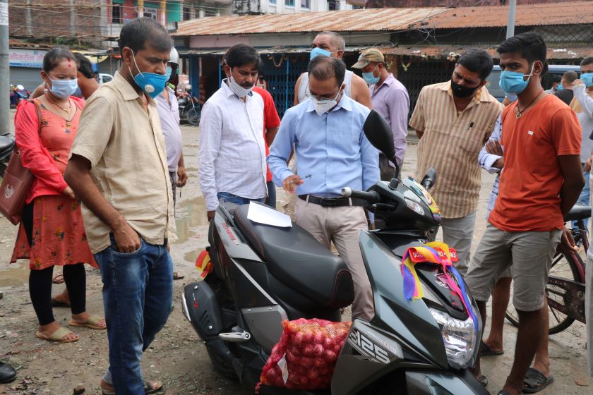 प्याजमा कालोबजारी गर्नेको गोदाममा सरकारी ताला, कालोबजारी रोक्न कानुन छ, तर सरकार छैन