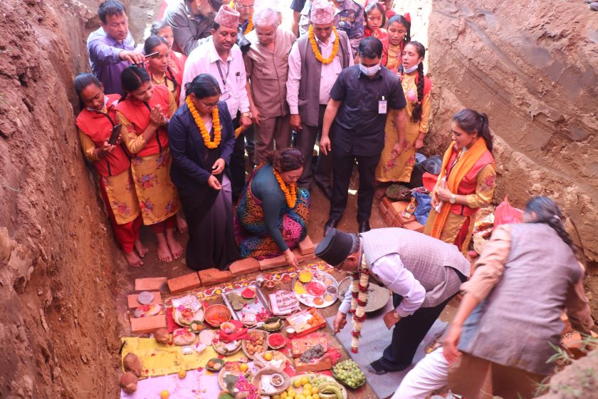 चितवन,नवलपुर र मकवानपुर जोडेर विकास प्राधिकरण बनाउने तयारीमा प्रचण्ड, महानगरको प्रशासनिक भवनको शिलन्यास