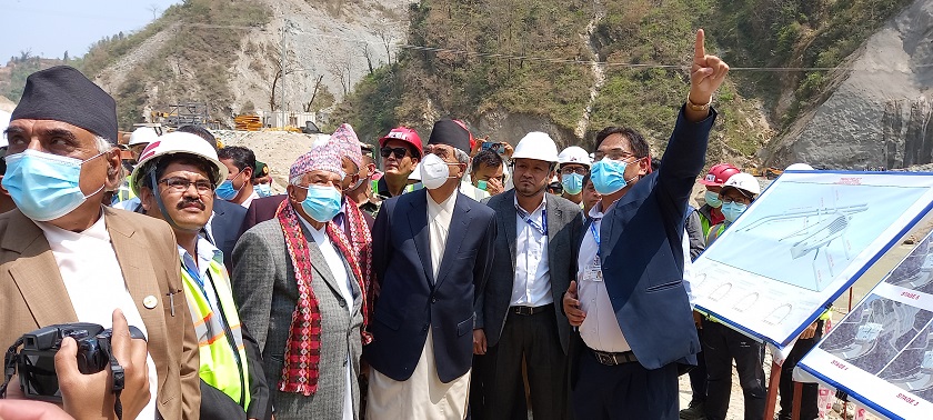 प्रधानमन्त्री देउवाले गरे तनहुँ जलविद्युत आयोजनाको निरीक्षण