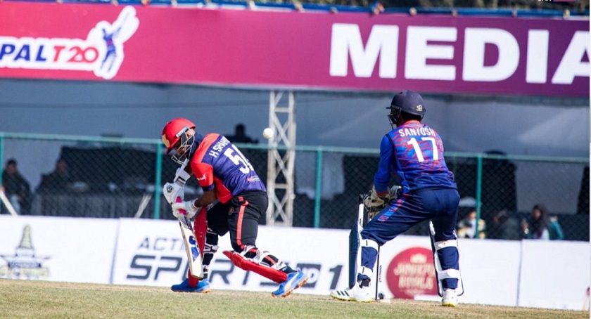 पोखरा एभेञ्जर्स र काठमाडौं नाइट्सबीचकाे खेल जारी