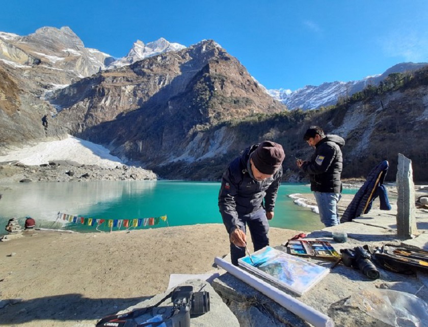 कापुचे कलायात्राः कुचि चोप्न नभ्याउँदै आइस बन्थ्यो पानी