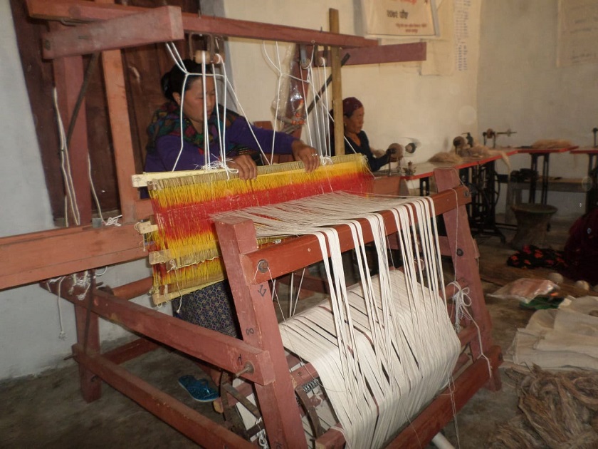 जीविकोपार्जनका लागि सिप सिकेर आत्मनिर्भर बने महिला