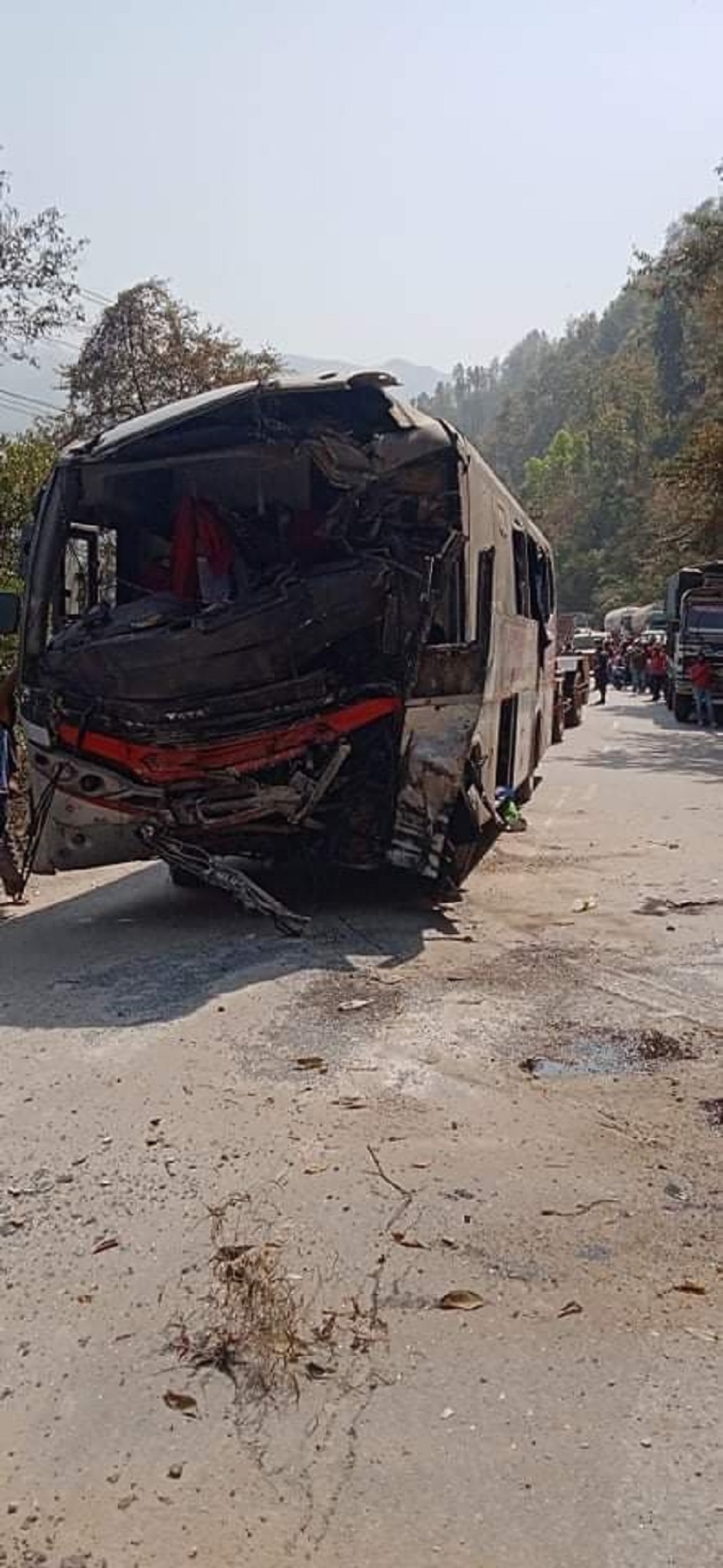 यात्रुबहाक बस अनियन्त्रित भई पल्टिदा ३८ घाइते, तीनको अवस्था गम्भीर