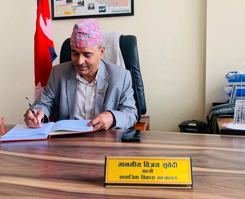 मतदाता भन्छन : ‘पदलोलुप्त भए एमाले उम्मेदवार बिजय सुवेदी’