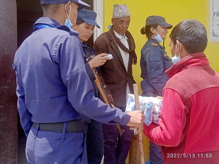 बिस्कुटकाे भरमा निर्वाचनमा खटिँदै सुरक्षाकर्मी