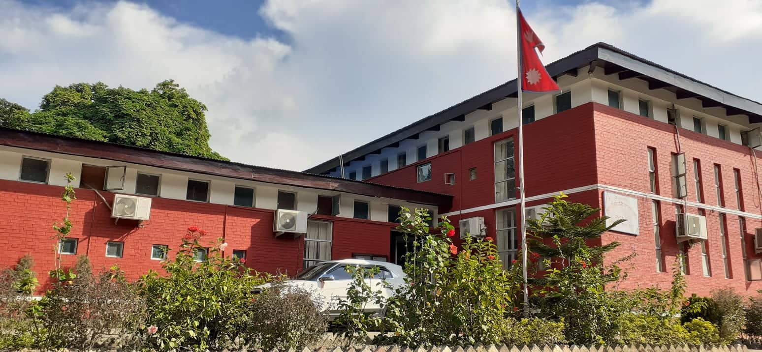 अनावश्यक कर्मचारीमा झण्डै एक करोड रुपैयाँ खर्च