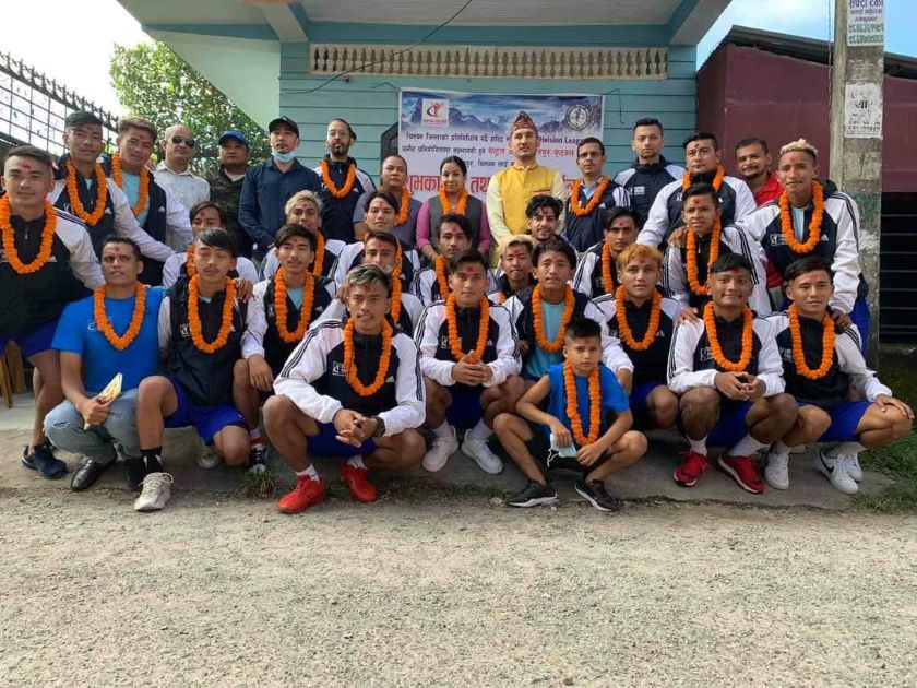सहिद स्मारक सी डिभिजन लिग छनौट खेल खेल्न सेन्ट्रल कलेज भरतपुर फुटबल क्लब काठमाडौं प्रस्थान