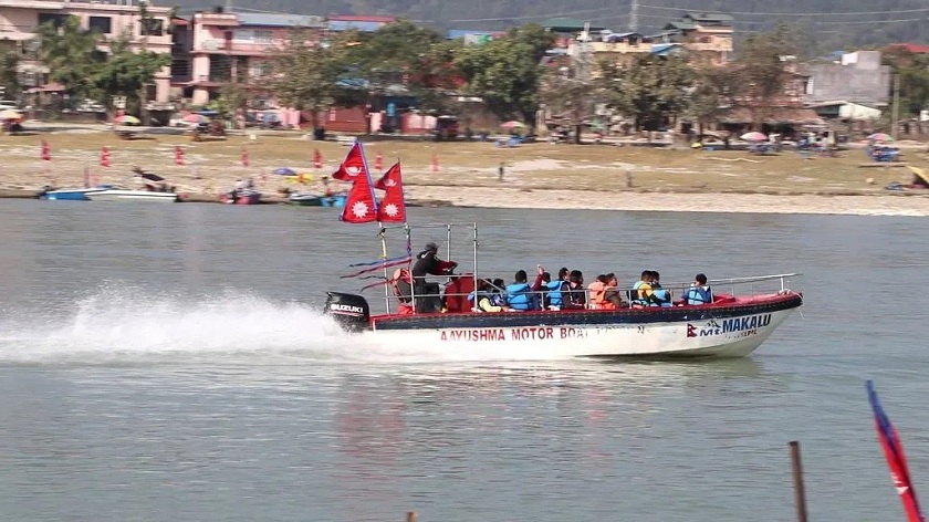 नारायणी नदीमा सञ्चालन हुन थाले मोटरबोट