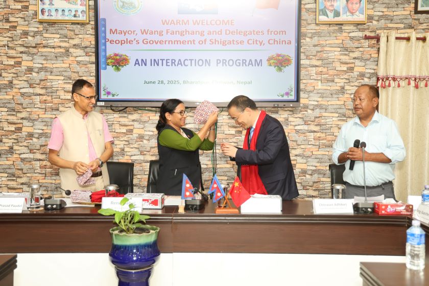 चीनको सिगात्से सहरका मेयर वाड्ग फड्ग हुड्ग भ्रमण टोली भरतपुरमा