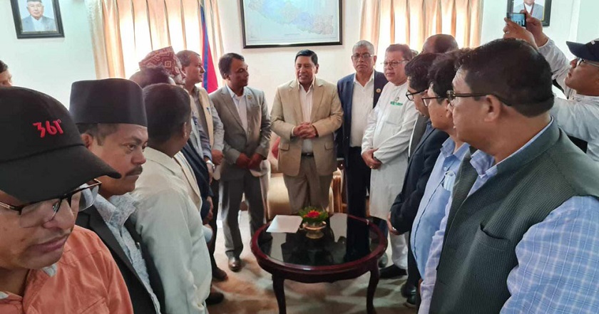 संयुक्त दलित संघर्ष समितिले गृहमन्त्रीलाई बुझायो ज्ञापनपत्र