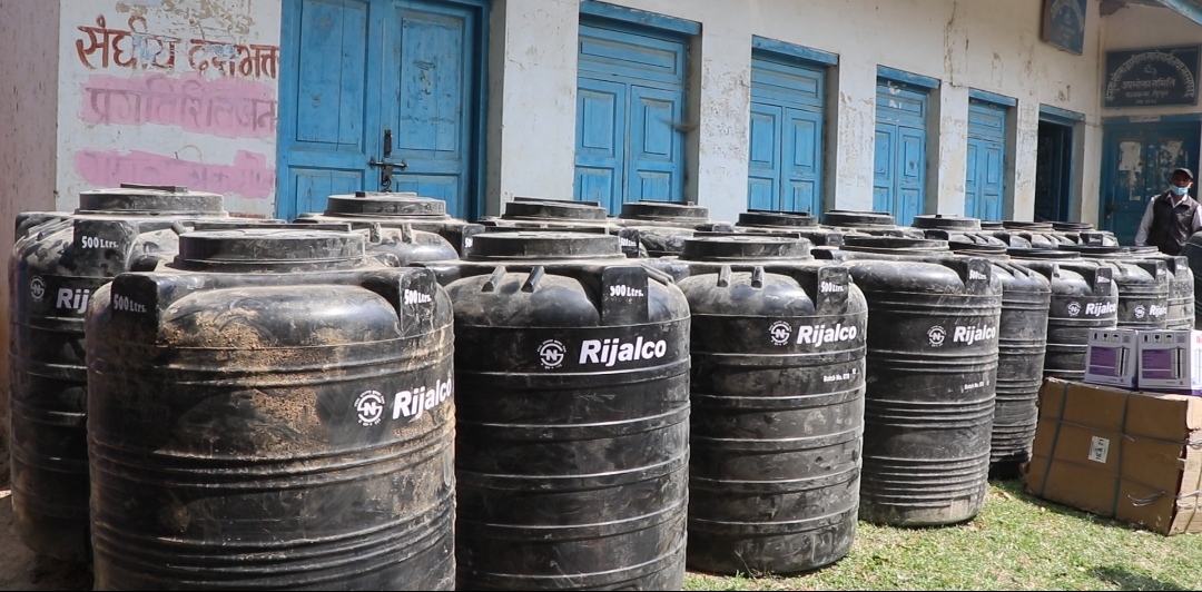 छथरको सुख्खाग्रस्त गाउँमा एक घर एक हिल ट्याङकी