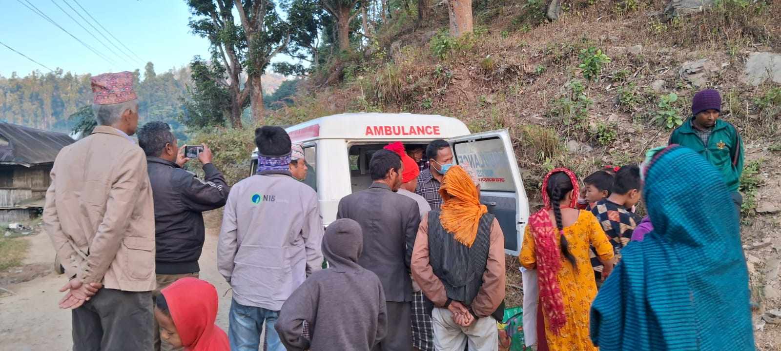 माओवादीको विशेष अभियान : उपचारमा सहयोग