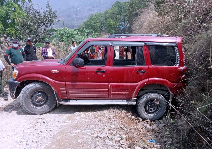 मनकामना जाँदै गरेको जीप दुर्घटना हुँदा एकजनाको मृत्यु