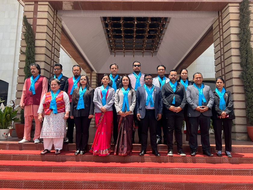 रास्वपाका सांसद निलो रिबन लगाएर संसदमा