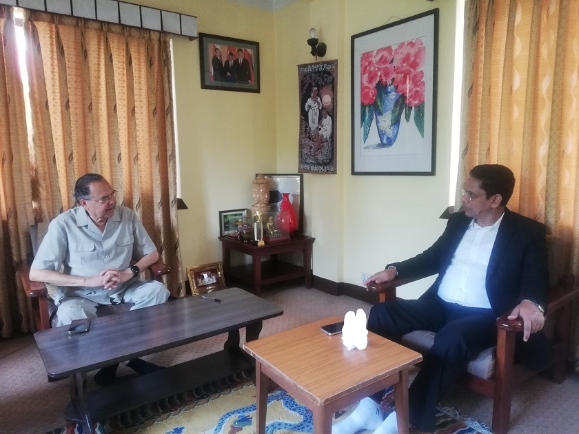 झलनाथ र खड्गबहादुर विश्वकर्माबिच छलफल