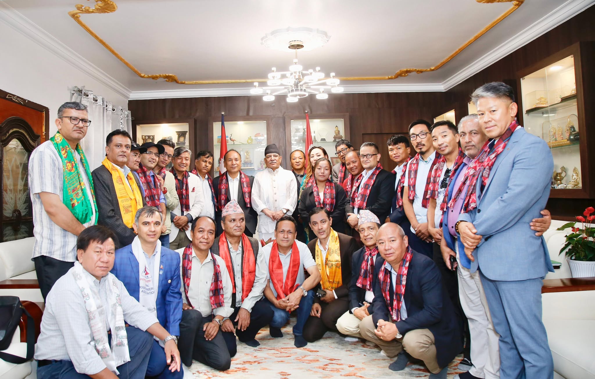 पर्वतारोहण सङ्घको नवनिर्वाचित नेतृत्वलाई प्रचण्डले दिए बधाई