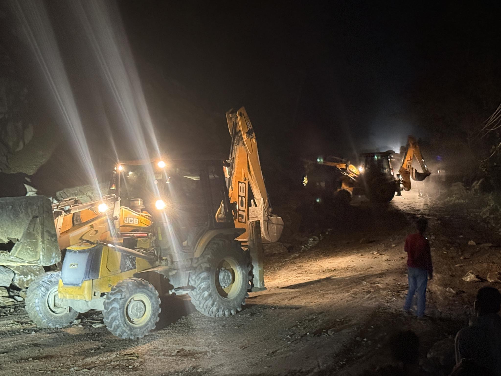 अवरुद्ध पृथ्वीराजमार्ग दुईतर्फी खुल्यो