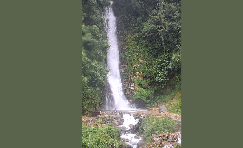 पर्यटकलाई आकर्षित गर्दै लमजुङका झरना