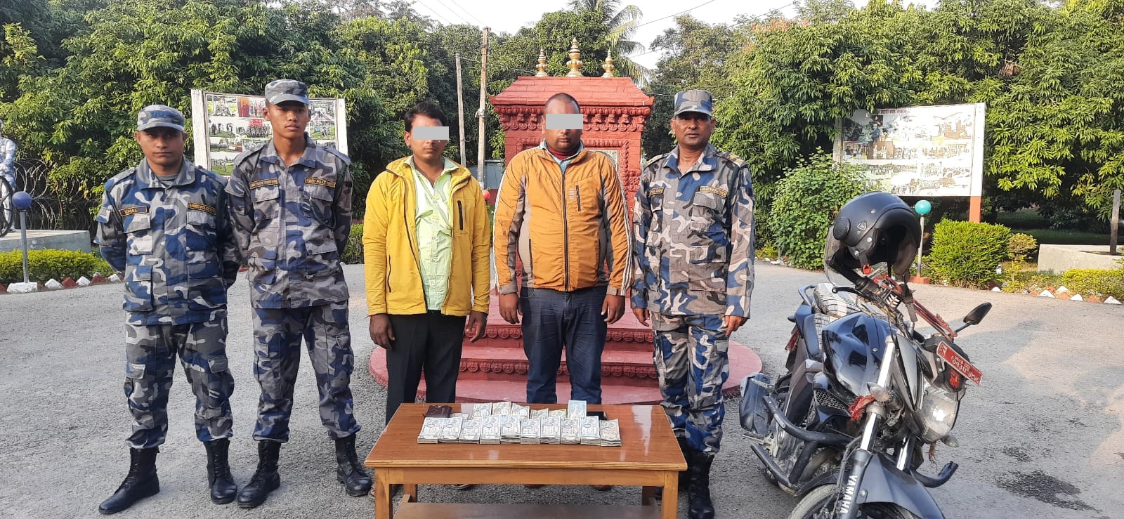 स्रोत नखुलेको ११ लाख रकमसहित दुई जना पक्राउ