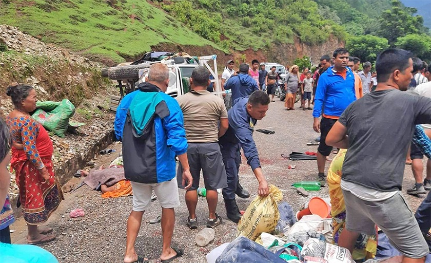 प्युठानमा जीप दुर्घटना: एक जनाको मृत्यु, १४ जना घाइते