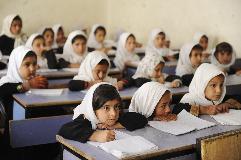 अफगानिस्तानमा छात्रालाई विद्यालय जान दिने निर्णय रद्ध