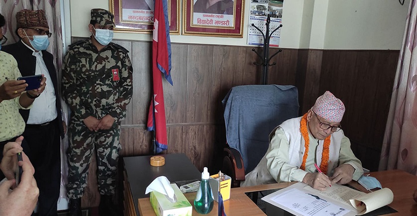 लुम्बिनी प्रदेश प्रमुख शेरचनद्धारा पदभार ग्रहण, संविधानलाई आफू अनुकूल व्याख्या नगर्न आग्रह