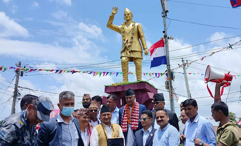 इनरुवामा अनावरण गरियाे बिपीको पूर्णकदको सालिक