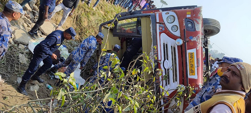 भारतीय तीर्थालु सवार बस दुर्घटना, ४५ जना घाइते