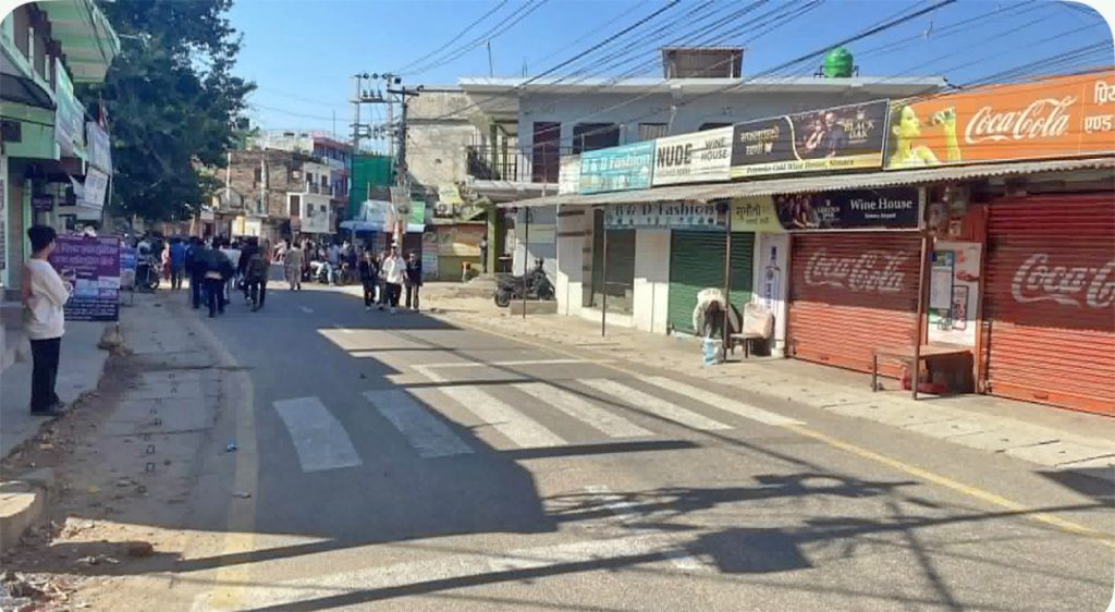 कर्फ्यूबीच सिमरा बजारमा प्रदर्शन र झडप