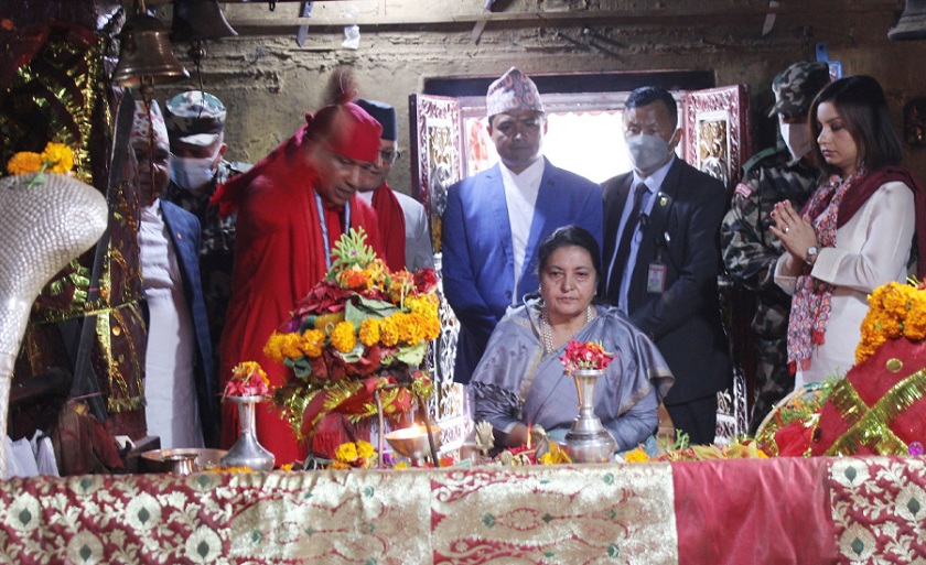 राष्ट्रपति विद्यादेवी भण्डारीले गरिन् बागलुङ कालिकामा पूजा आराधना