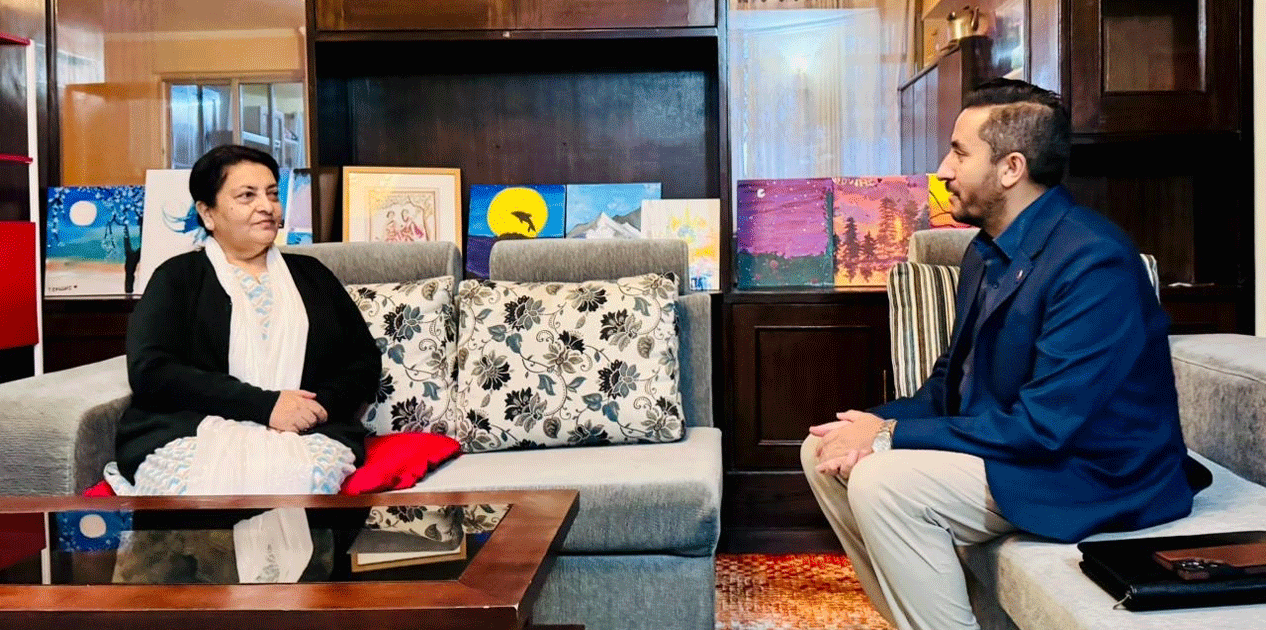 सञ्चार मन्त्री खरेल र पूर्वराष्ट्रपति भण्डारीबीच भेटवार्ता