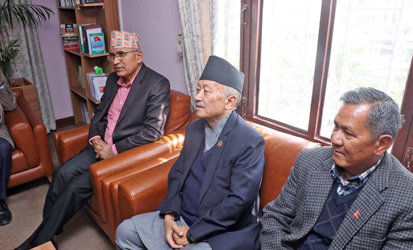 माधव नेपालसँग भोट माग्न एकीकृत समाजवादीको कार्यालयमा पुगे सुवास नेम्वाङ