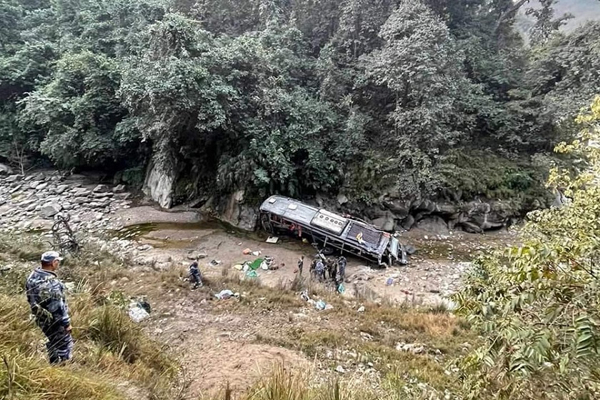 कपिलवस्तुमा रात्री बस दुर्घटना, १० जनाको मृत्यु