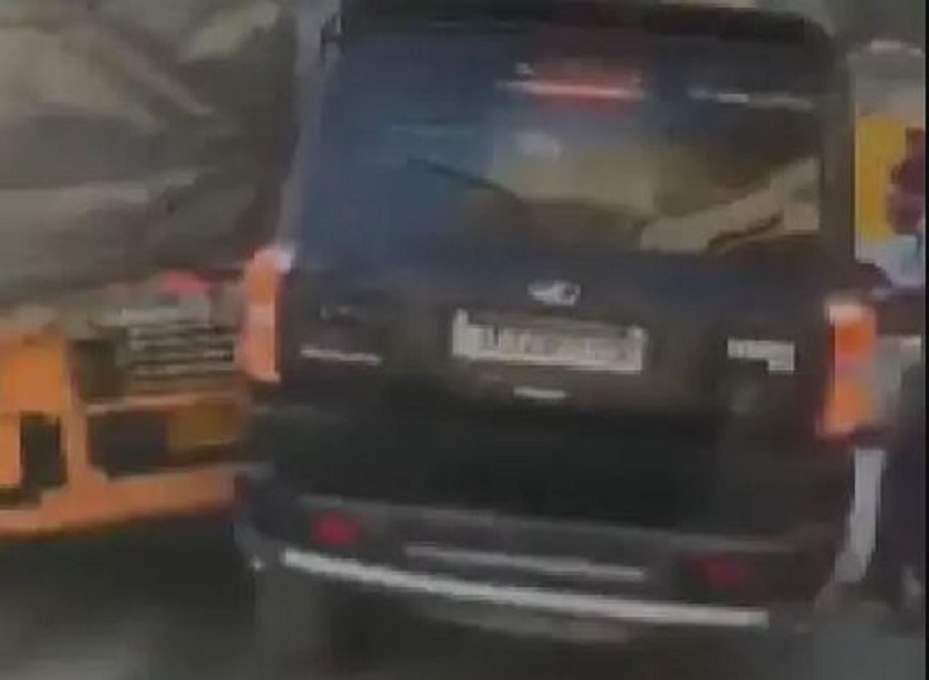भारतीय कानुनमन्त्री किरेन रिजुजुको कार ट्रकमा ठोक्कियो
