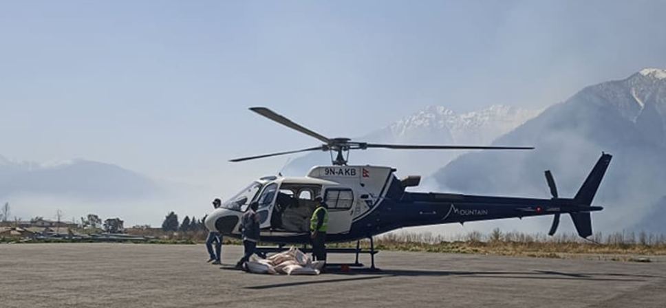 हुम्लामा हेलिकोप्टरबाट खाद्यान्न ढुवानी सुरु