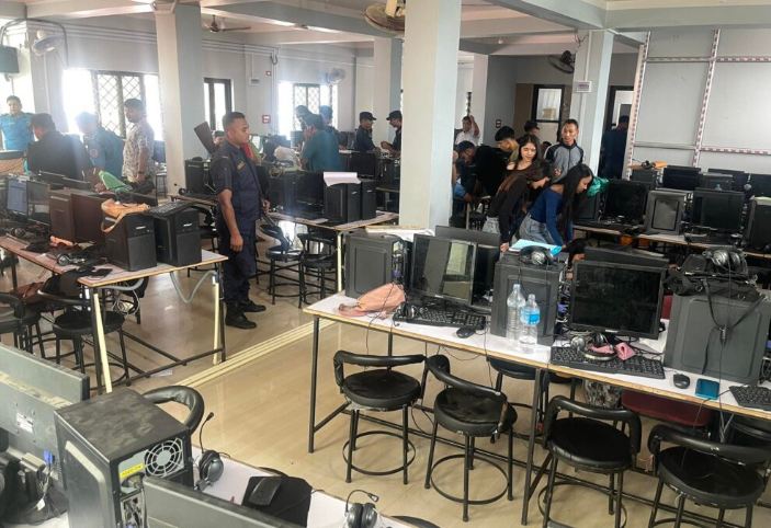 कल सेन्टरमा छापा मार्न गएको प्रहरीलाई अवरोध गरेको आरोपमा ७ जना महिला पक्राउ