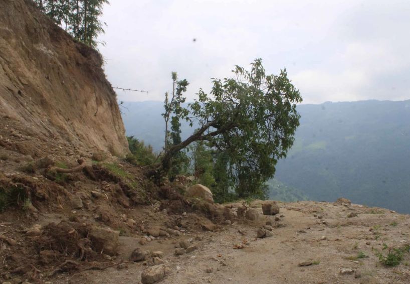 ग्रामीण सडक अवरुद्ध