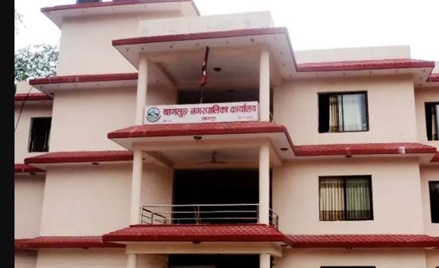 विज्ञापनका होडिङ बोर्ड हटाउन सुरु