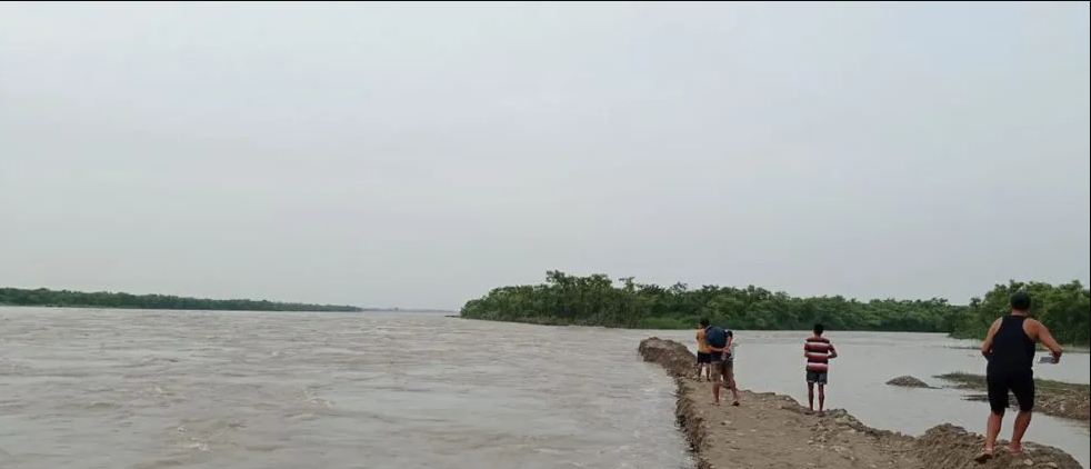 मन्त्री कार्कीसहितको टोलीद्वारा सप्तकोसीको बाँध फुटेको क्षेत्रको स्थलगत अनुगमन